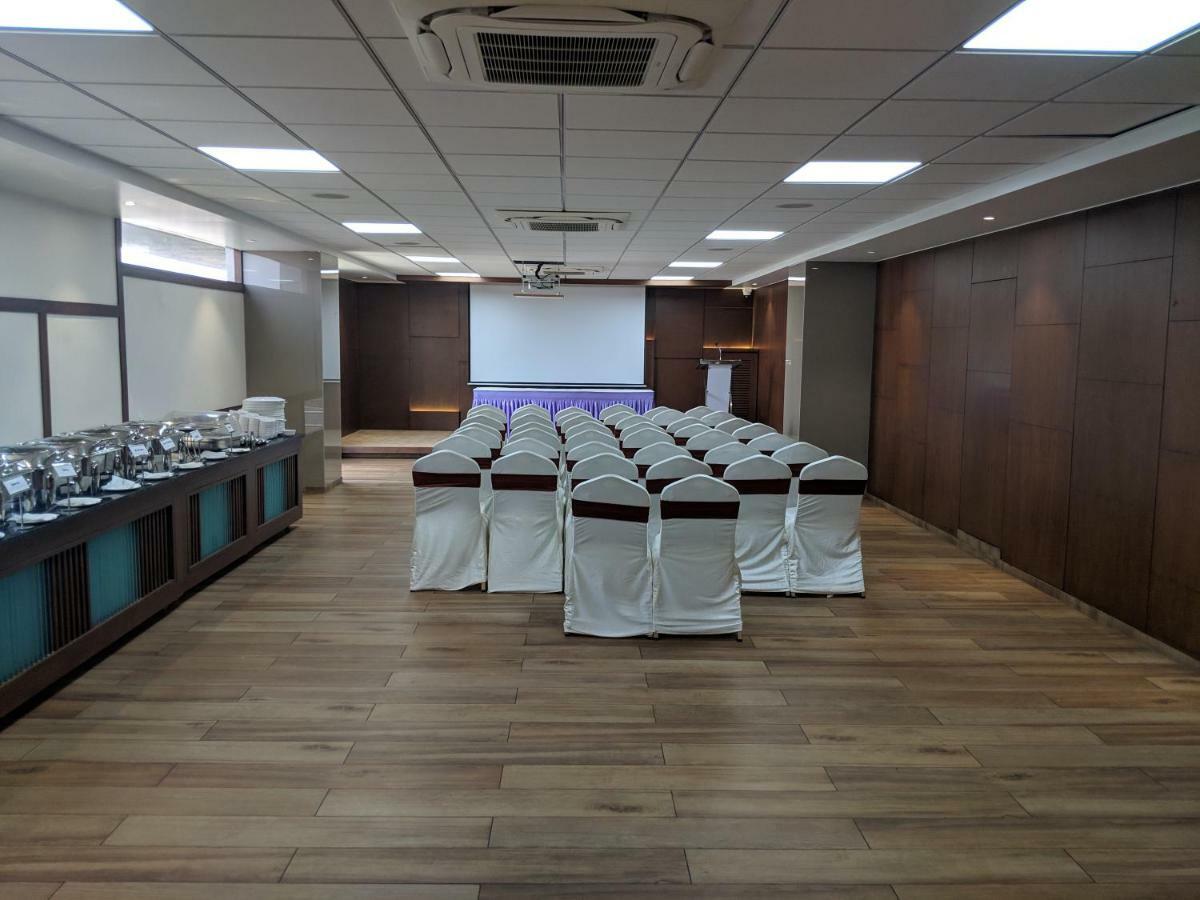Hotel Avaante Ahmedabad Formerly Known As The Orchid Hotel エクステリア 写真